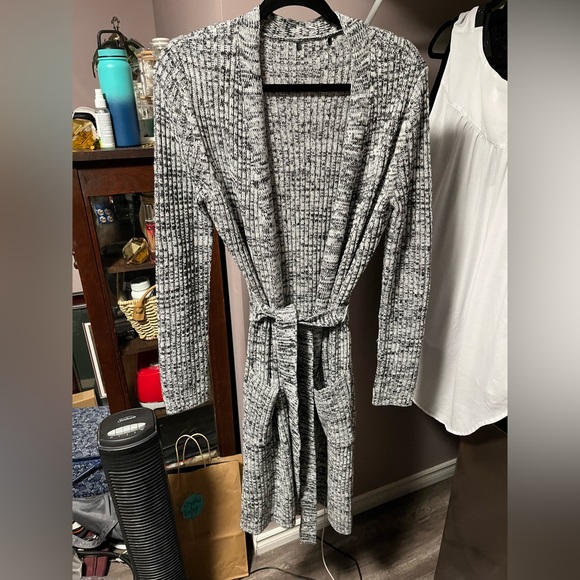 Sweaters - 4/$20 Knitted sweater